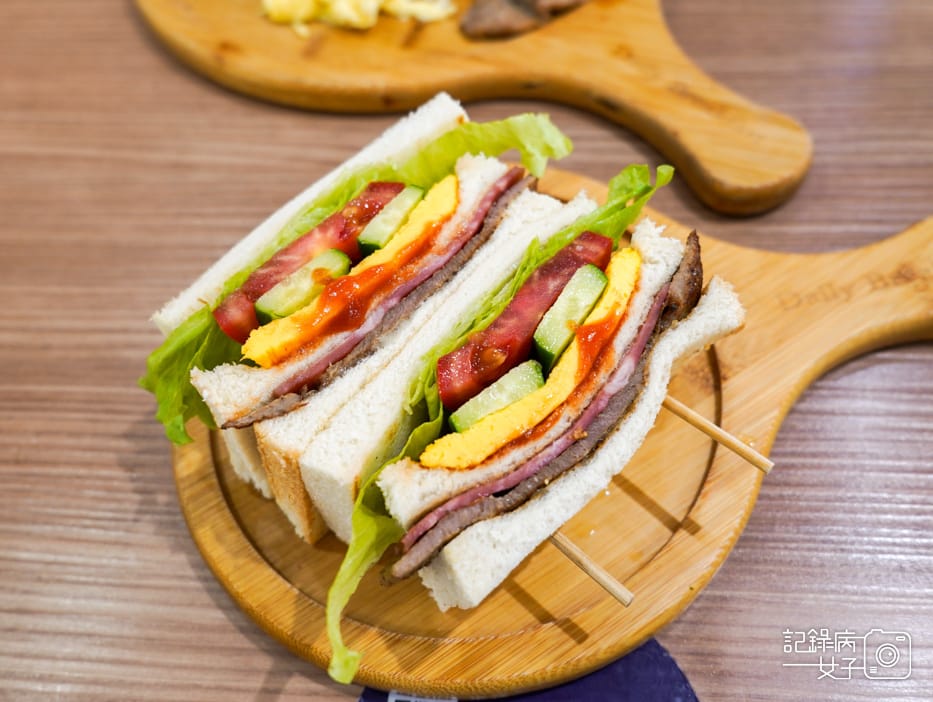 27新北三重早午餐達利早餐大蒜拼盤豬里肌總匯起司蛋餅.jpg 27新北三重早午餐達利早餐大蒜拼盤豬里肌總匯起司蛋餅.jpg