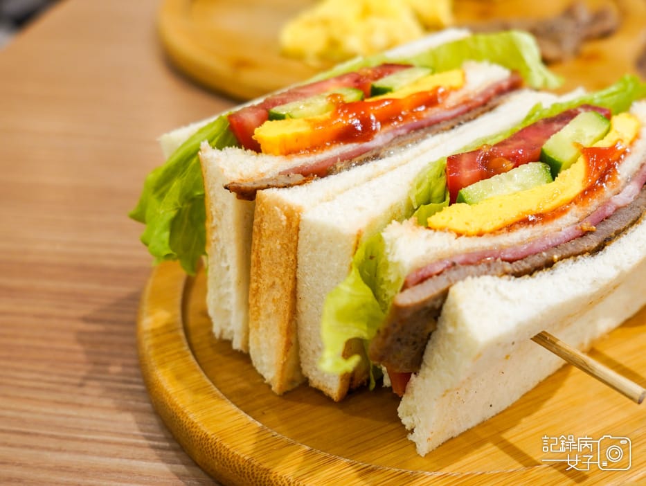 30新北三重早午餐達利早餐大蒜拼盤豬里肌總匯起司蛋餅.jpg 30新北三重早午餐達利早餐大蒜拼盤豬里肌總匯起司蛋餅.jpg