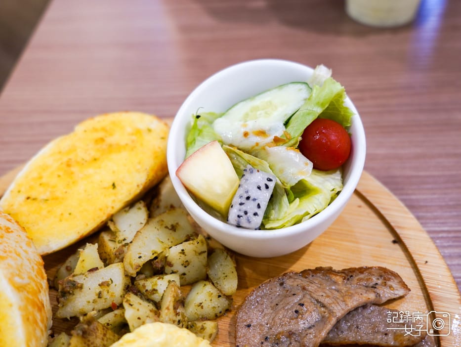 23新北三重早午餐達利早餐大蒜拼盤豬里肌總匯起司蛋餅.jpg 23新北三重早午餐達利早餐大蒜拼盤豬里肌總匯起司蛋餅.jpg