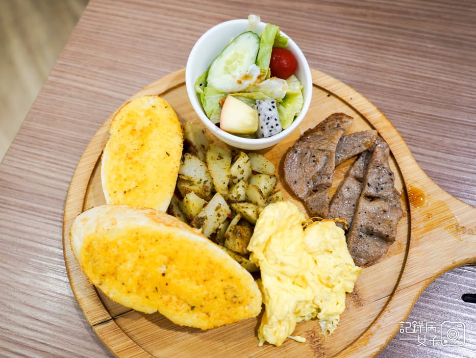 21新北三重早午餐達利早餐大蒜拼盤豬里肌總匯起司蛋餅.jpg 21新北三重早午餐達利早餐大蒜拼盤豬里肌總匯起司蛋餅.jpg