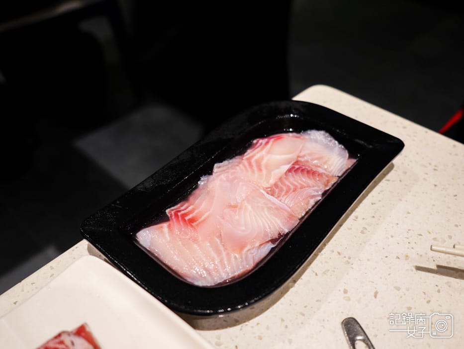 51海底撈火鍋雞腿肉盤鯛魚海鮮盤.jpg