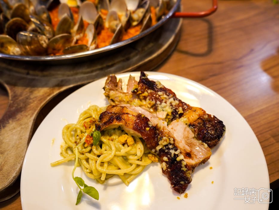 37青埔美食桃園大園Meow義大利餐廳香料烤雞腿青醬麵.jpg
