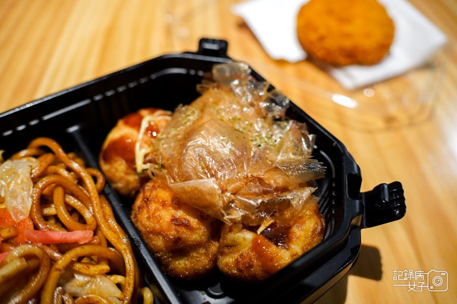 8南港DONKI唐吉訶德美食開箱章魚燒日式炒麵.jpg