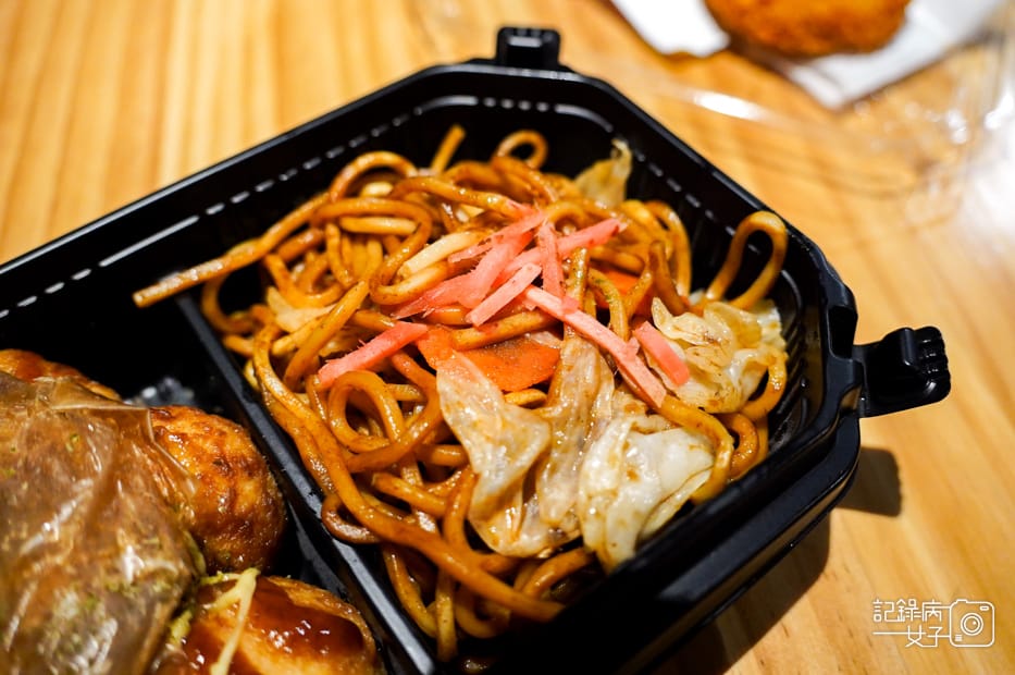 6南港DONKI唐吉訶德美食開箱章魚燒日式炒麵.jpg
