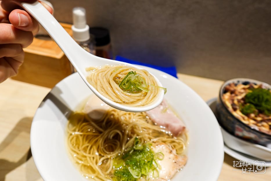 11內湖東湖麵屋昕家鹽味雞湯拉麵鹽味拉麵限量叉燒飯.jpg 11內湖東湖麵屋昕家鹽味雞湯拉麵鹽味拉麵限量叉燒飯.jpg