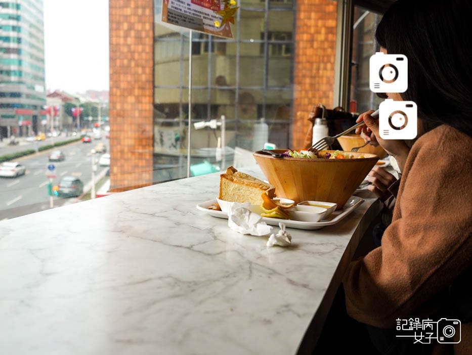 21華山丘比手作土司早午餐木盆沙拉帕尼尼三明治丘比早午餐丘比木盆沙拉.jpg 21華山丘比手作土司早午餐木盆沙拉帕尼尼三明治丘比早午餐丘比木盆沙拉.jpg