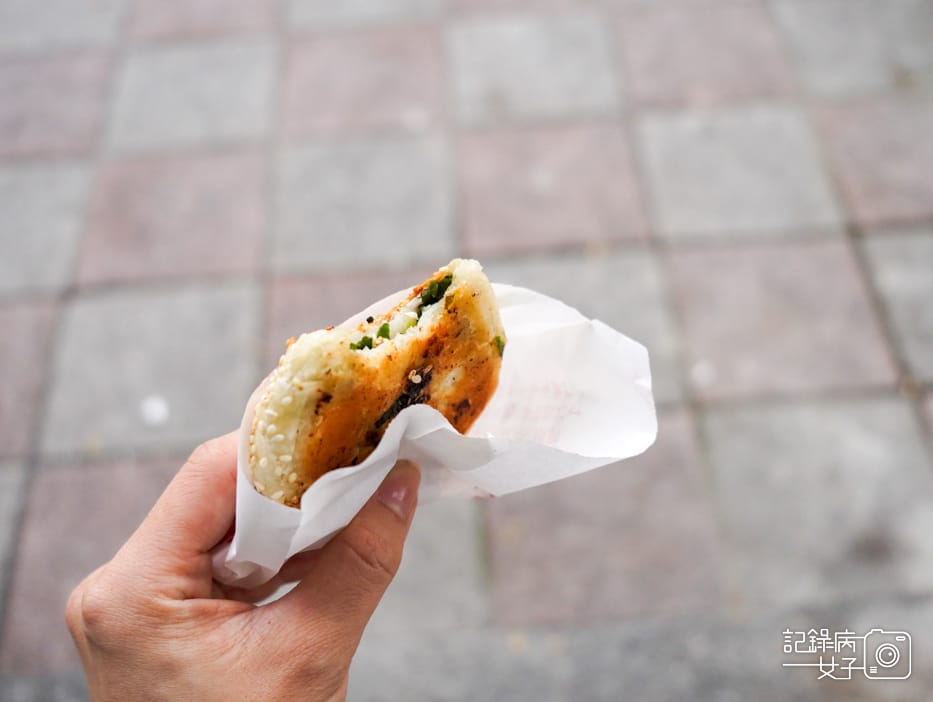 26萬大蟹殼黃碳烤燒餅蟹殼黃酥餅萬華排隊美食.jpg