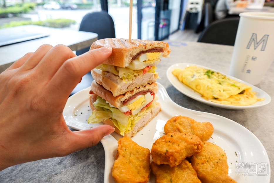 30蘆洲三重秘食咖啡早午餐軟法凱撒嫩雞肉吐司熱壓吐司可頌炒菇蛋捲.jpg