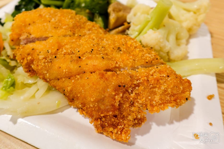 6內湖康寧雞腿達人烤雞腿便當炸雞排便當.jpg 6內湖康寧雞腿達人烤雞腿便當炸雞排便當.jpg