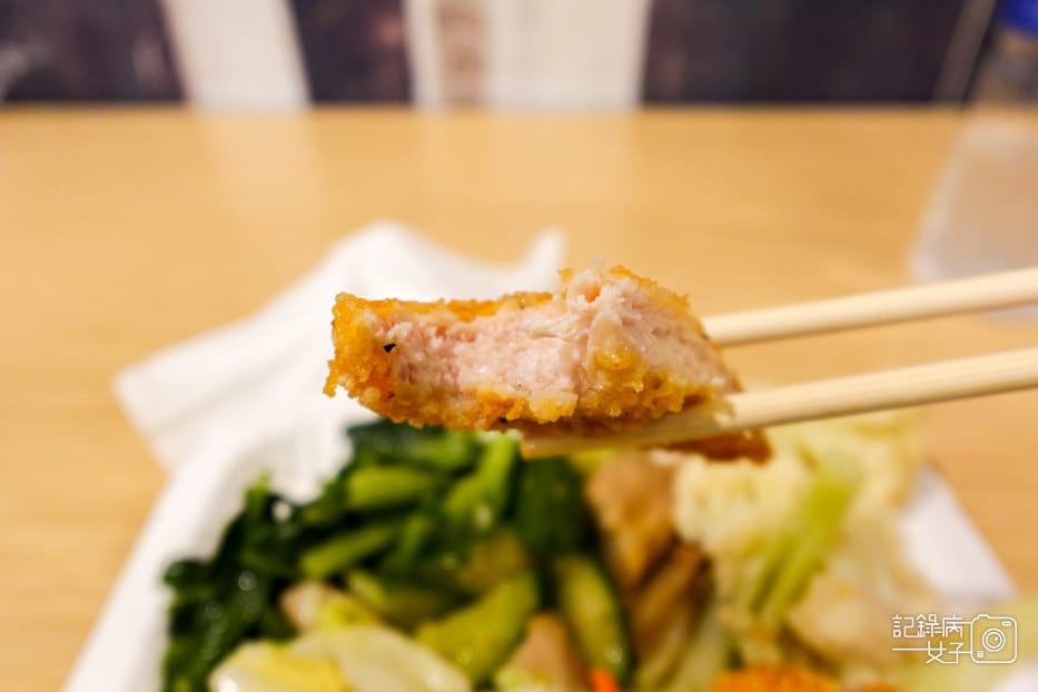 9內湖康寧雞腿達人烤雞腿便當炸雞排便當.jpg 9內湖康寧雞腿達人烤雞腿便當炸雞排便當.jpg