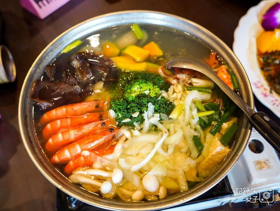 34嘉義合菜梅山餐館招牌梅子雞蠔香豬腱排養生日式海鮮火鍋.jpg 34嘉義合菜梅山餐館招牌梅子雞蠔香豬腱排養生日式海鮮火鍋.jpg