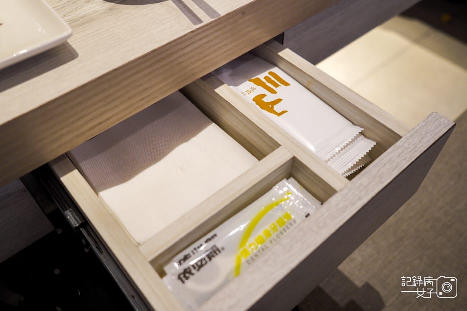 8台中輕井澤三山燒肉頂級日本A5和牛套餐牛肉火鍋專人烤蝦撥蝦.jpg 8台中輕井澤三山燒肉頂級日本A5和牛套餐牛肉火鍋專人烤蝦撥蝦.jpg