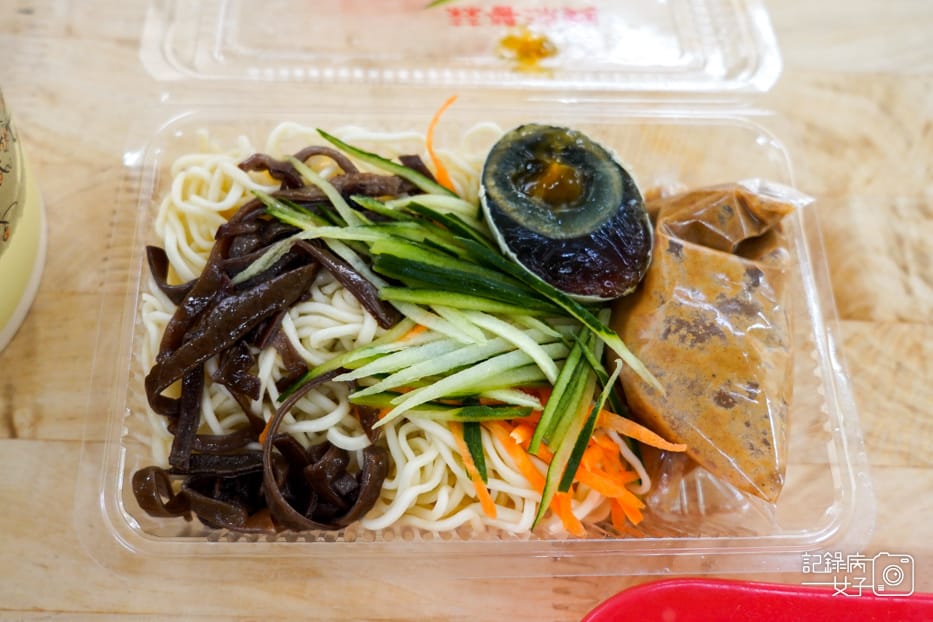 22鶯歌火車站24H阿婆壽司鹹蛋皮蛋涼麵.jpg