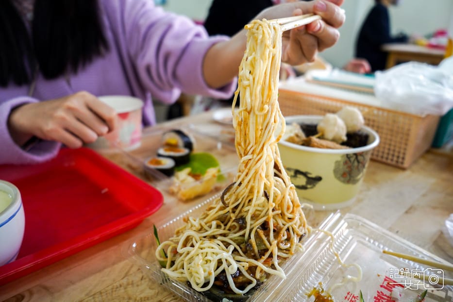 27鶯歌火車站24H阿婆壽司鹹蛋皮蛋涼麵.jpg