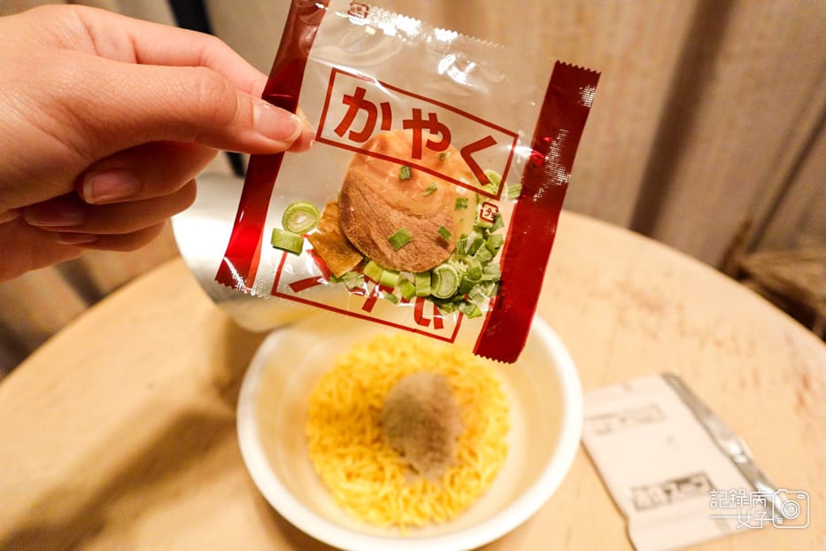 26日本LAWSON超商開箱ススギャメンヤゼ ットンニボシラーメン豚骨拉麵泡麵.jpg 26日本LAWSON超商開箱ススギャメンヤゼ ットンニボシラーメン豚骨拉麵泡麵.jpg