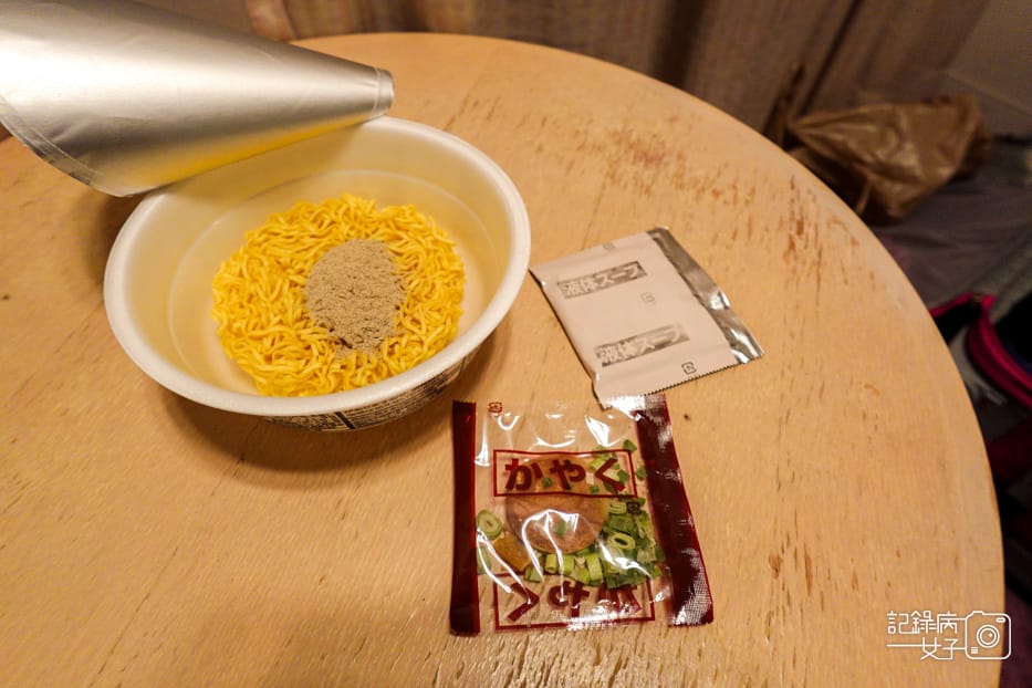 25日本LAWSON超商開箱ススギャメンヤゼ ットンニボシラーメン豚骨拉麵泡麵.jpg 25日本LAWSON超商開箱ススギャメンヤゼ ットンニボシラーメン豚骨拉麵泡麵.jpg