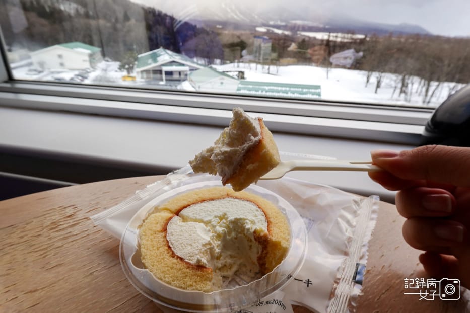 20日本LAWSON超商開箱 プレミアムロールケーキ生乳捲.jpg 20日本LAWSON超商開箱 プレミアムロールケーキ生乳捲.jpg