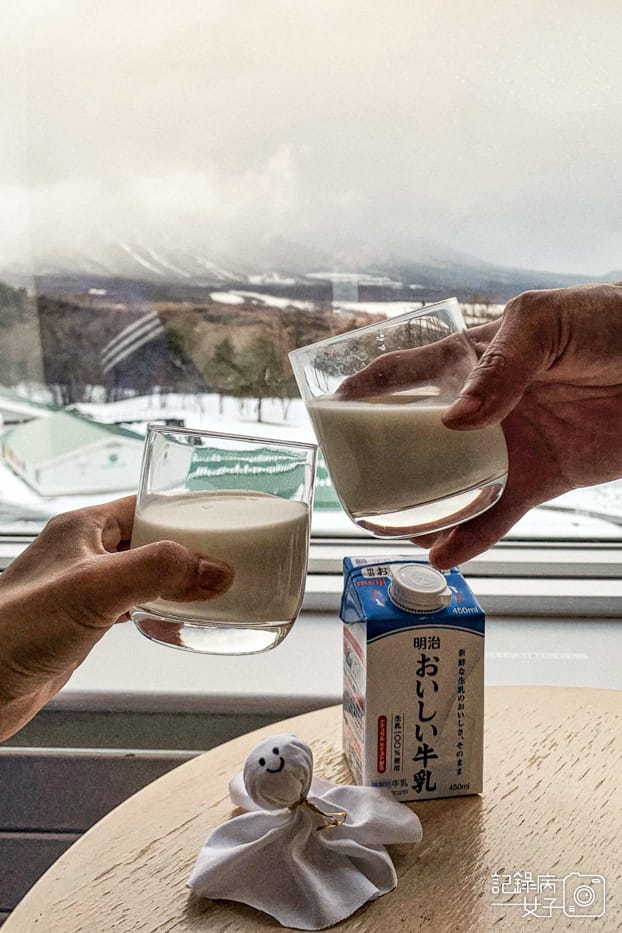 34日本LAWSON超商開箱BRULEE烤布蕾生牛乳布丁生乳捲.jpg 34日本LAWSON超商開箱BRULEE烤布蕾生牛乳布丁生乳捲.jpg