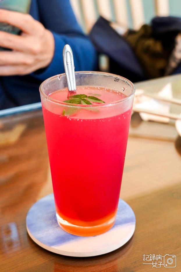 54美軍宿舍群The Café By 想陽明山荔枝綠茶蘋果冰沙紫蘇拿鐵咖啡.jpg