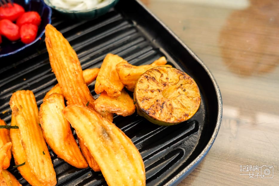 46陽明山美軍宿舍群The Café By 想陽明山香烤黃金放養半土雞襯迷迭香薯條.jpg