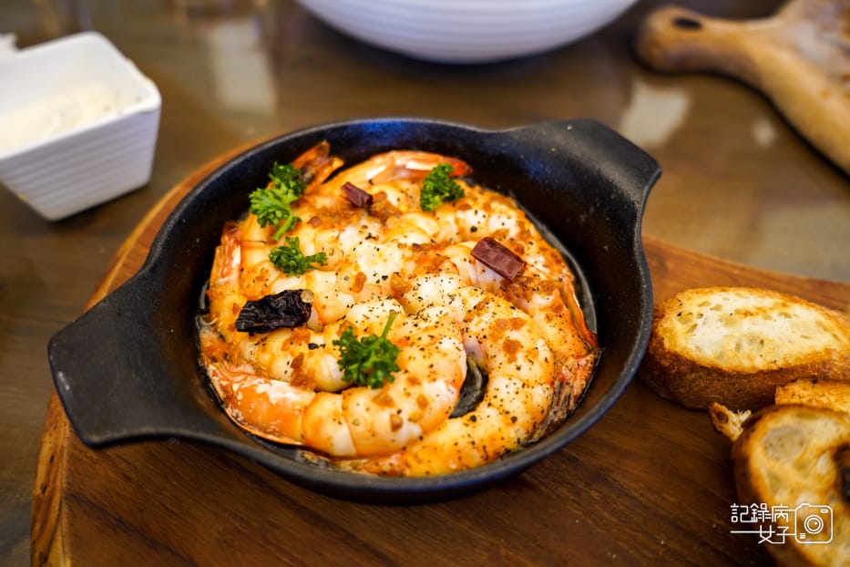 29陽明山美軍宿舍群餐廳The Café By 想陽明山西班牙油悶大蒜鮮蝦.jpg