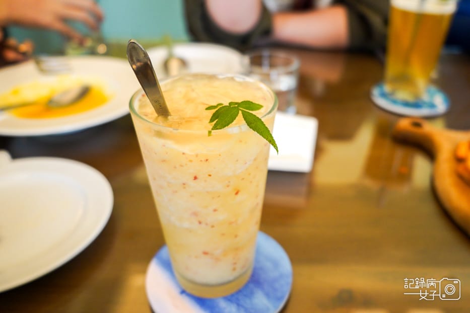 55美軍宿舍群The Café By 想陽明山荔枝綠茶蘋果冰沙紫蘇拿鐵咖啡.jpg
