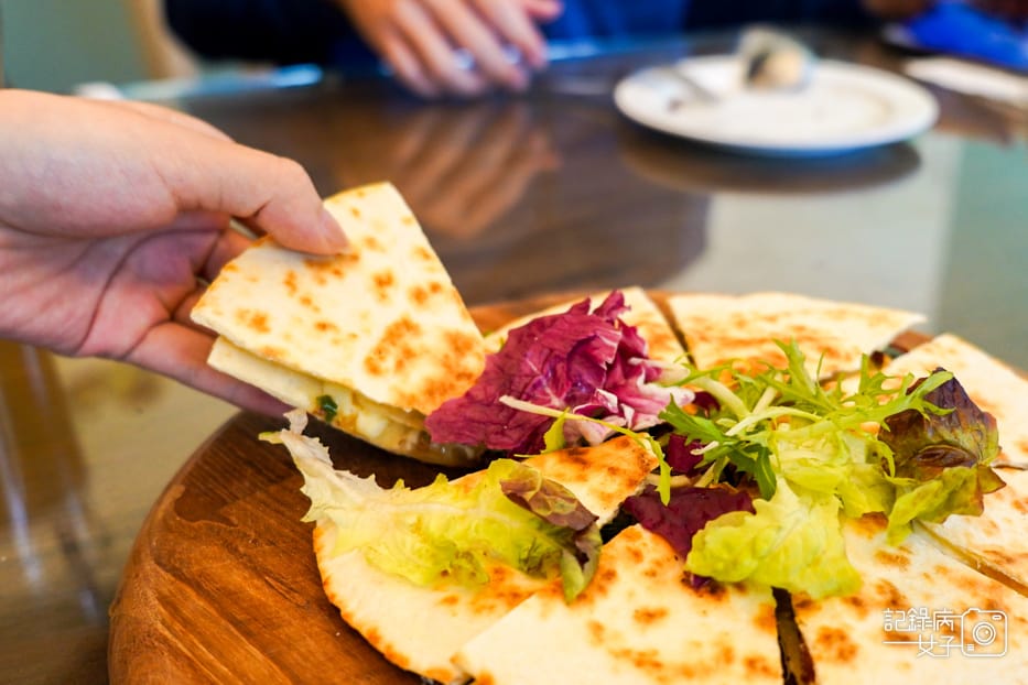 32陽明山美軍宿舍群餐廳The Café By 想陽明山蒜苗鴨胸薄餅.jpg