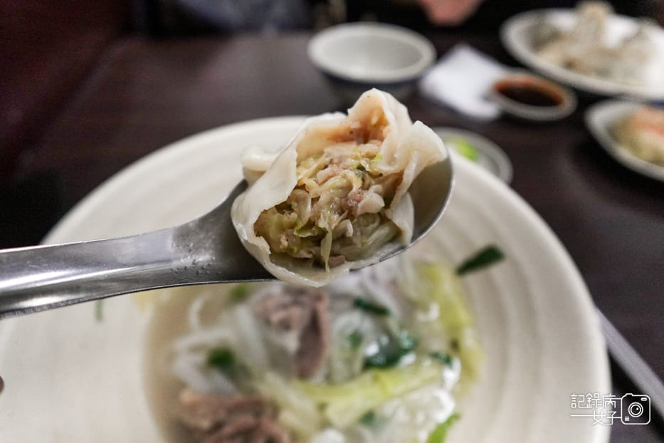 13台北信義區老北一菜盒店越南牛肉河粉韭菜水餃高麗菜水餃.jpg
