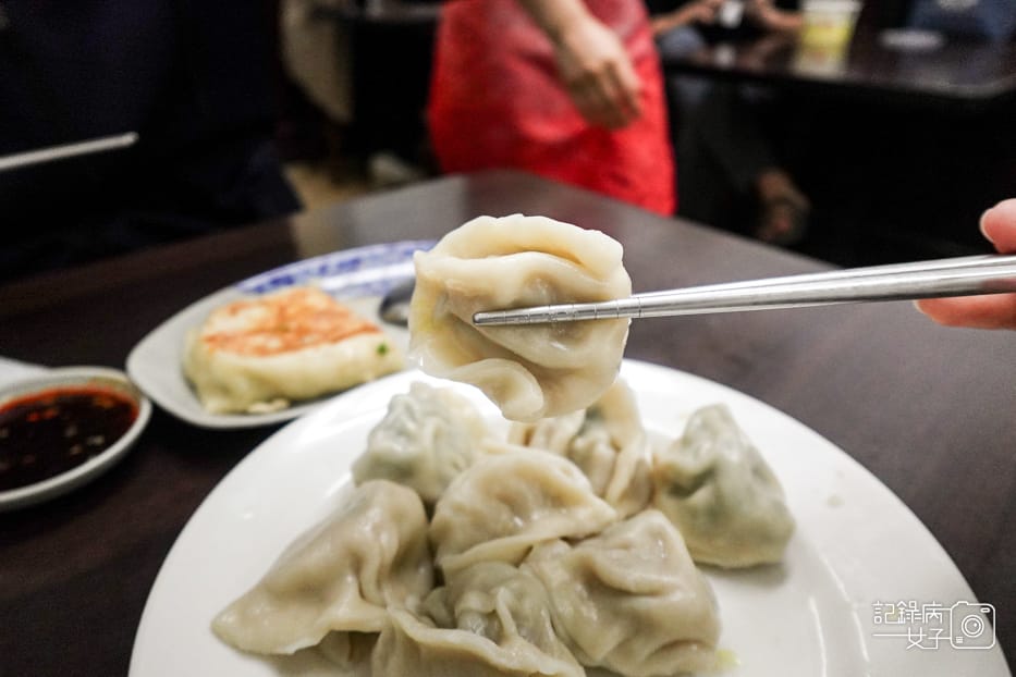 12台北信義區老北一菜盒店越南牛肉河粉韭菜水餃高麗菜水餃.jpg