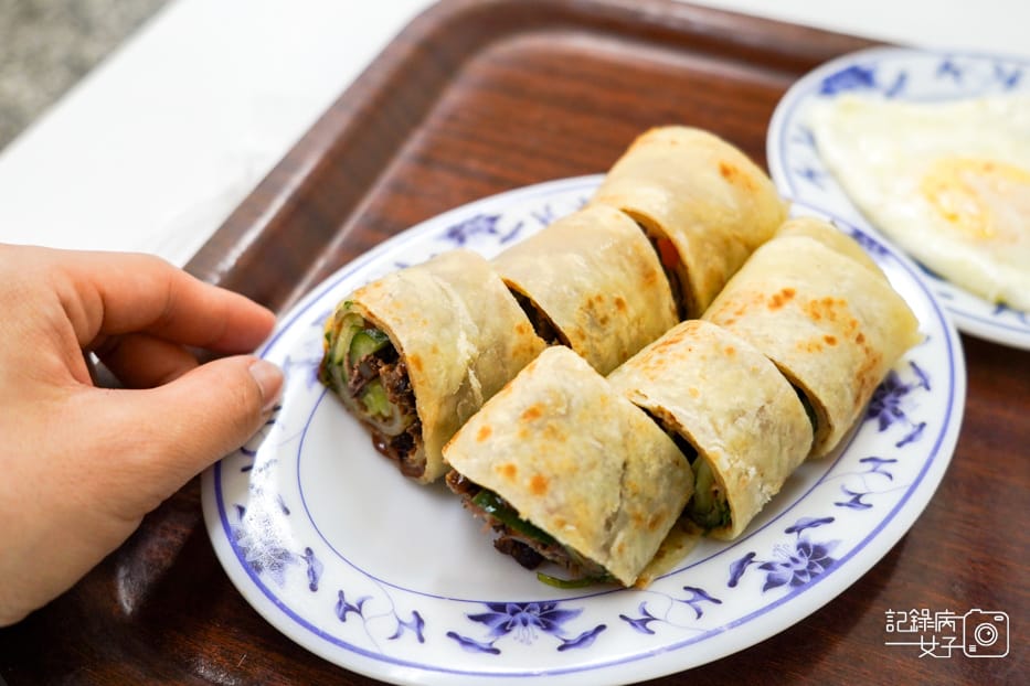 16內湖來來豆漿24小時豆漿店牛肉捲餅荷包蛋.jpg