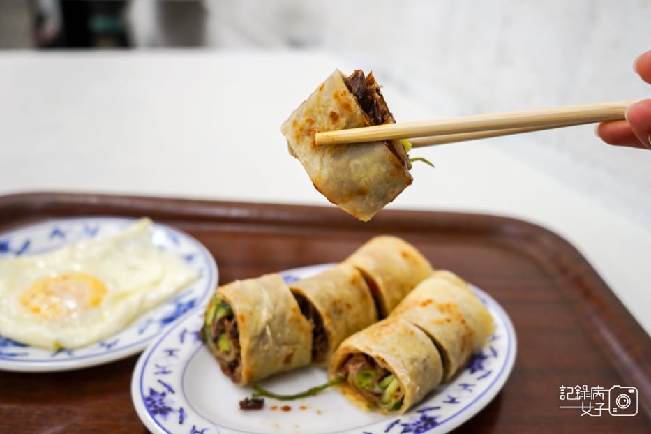 17內湖來來豆漿24小時豆漿店牛肉捲餅荷包蛋.jpg