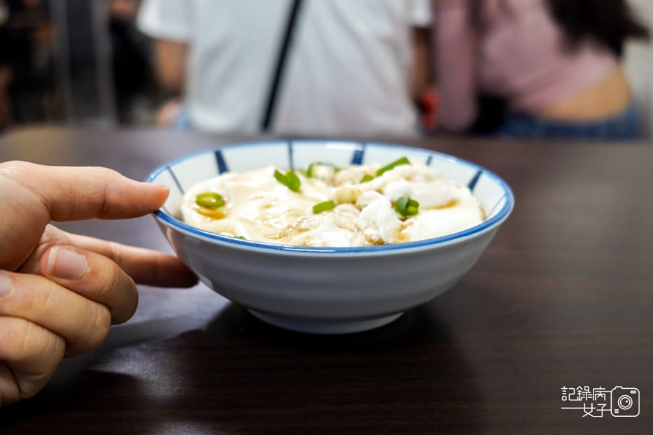 17新竹老港陳招牌醬油蛋意麵牛肉腸粉紅油炒手.jpg 17新竹老港陳招牌醬油蛋意麵牛肉腸粉紅油炒手.jpg