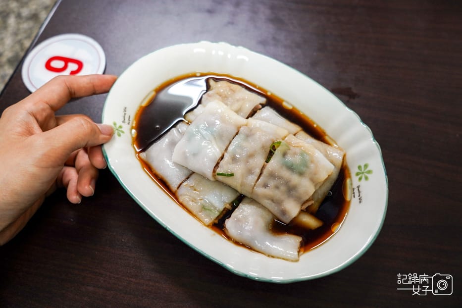 29新竹老港陳招牌醬油蛋意麵牛肉腸粉紅油炒手.jpg 29新竹老港陳招牌醬油蛋意麵牛肉腸粉紅油炒手.jpg