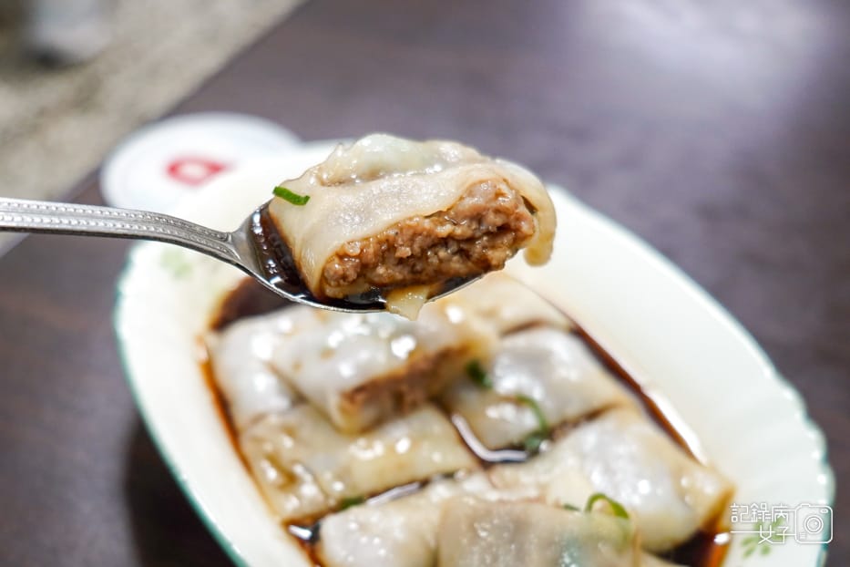 32新竹老港陳招牌醬油蛋意麵牛肉腸粉紅油炒手.jpg 32新竹老港陳招牌醬油蛋意麵牛肉腸粉紅油炒手.jpg