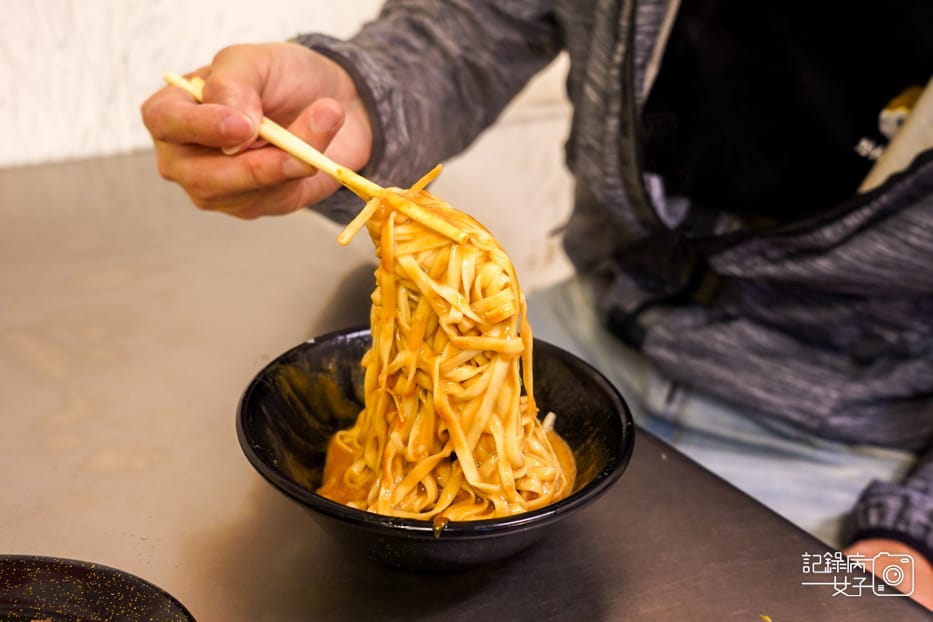 10彰化鹿港老街鹿港市場賴家扁食麵鹿港麻醬麵.jpg