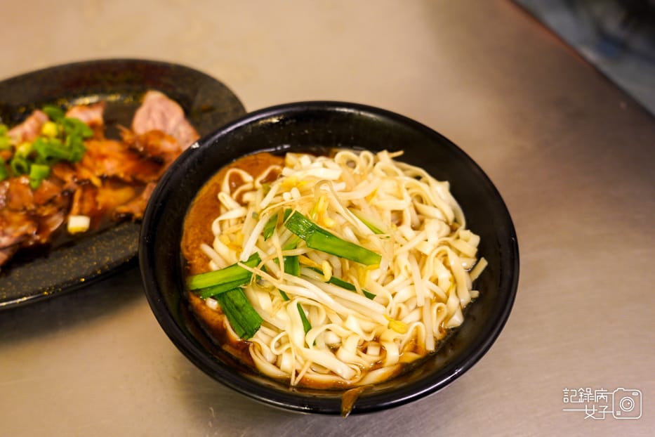 9彰化鹿港老街鹿港市場賴家扁食麵鹿港麻醬麵.jpg