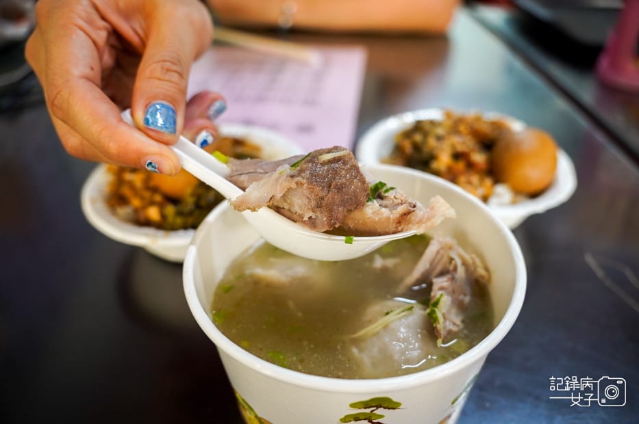 15新竹石家魚丸石記魚丸滷肉飯加蛋骨肉魚丸湯.jpg