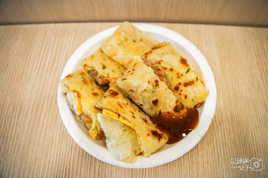 11台北大安區公館早餐豬ㄟ早午餐薯泥肉排蛋餅鹹豬肉捲餅.jpg