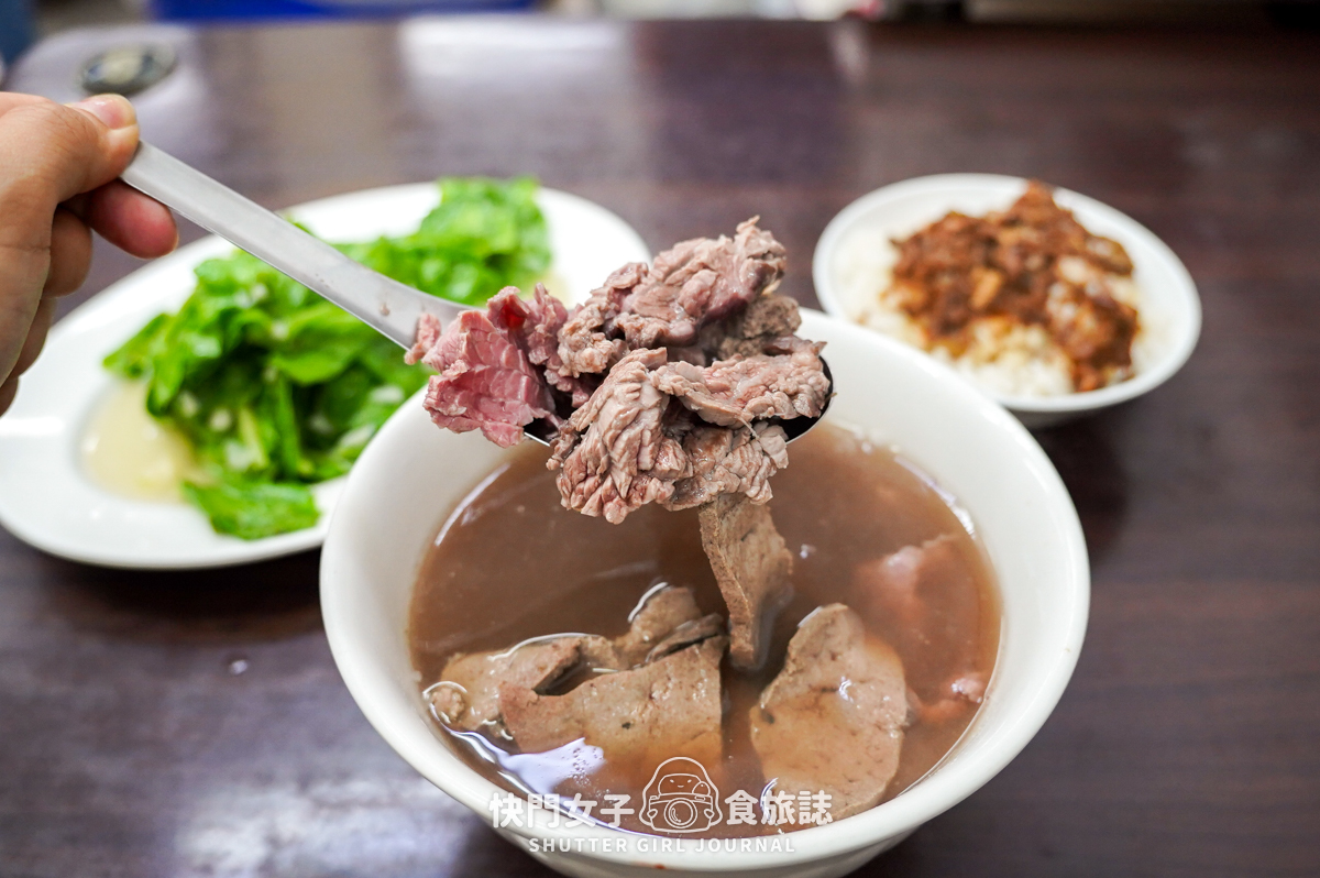 【台南 中西區】阿億牛肉湯 x 綜合牛肉湯 x 軟嫩牛腩配上夠味的牛肝 x 牛肉肉燥飯 - 第1張圖 【台南 中西區】阿億牛肉湯 x 綜合牛肉湯 x 軟嫩牛腩配上夠味的牛肝 x 牛肉肉燥飯