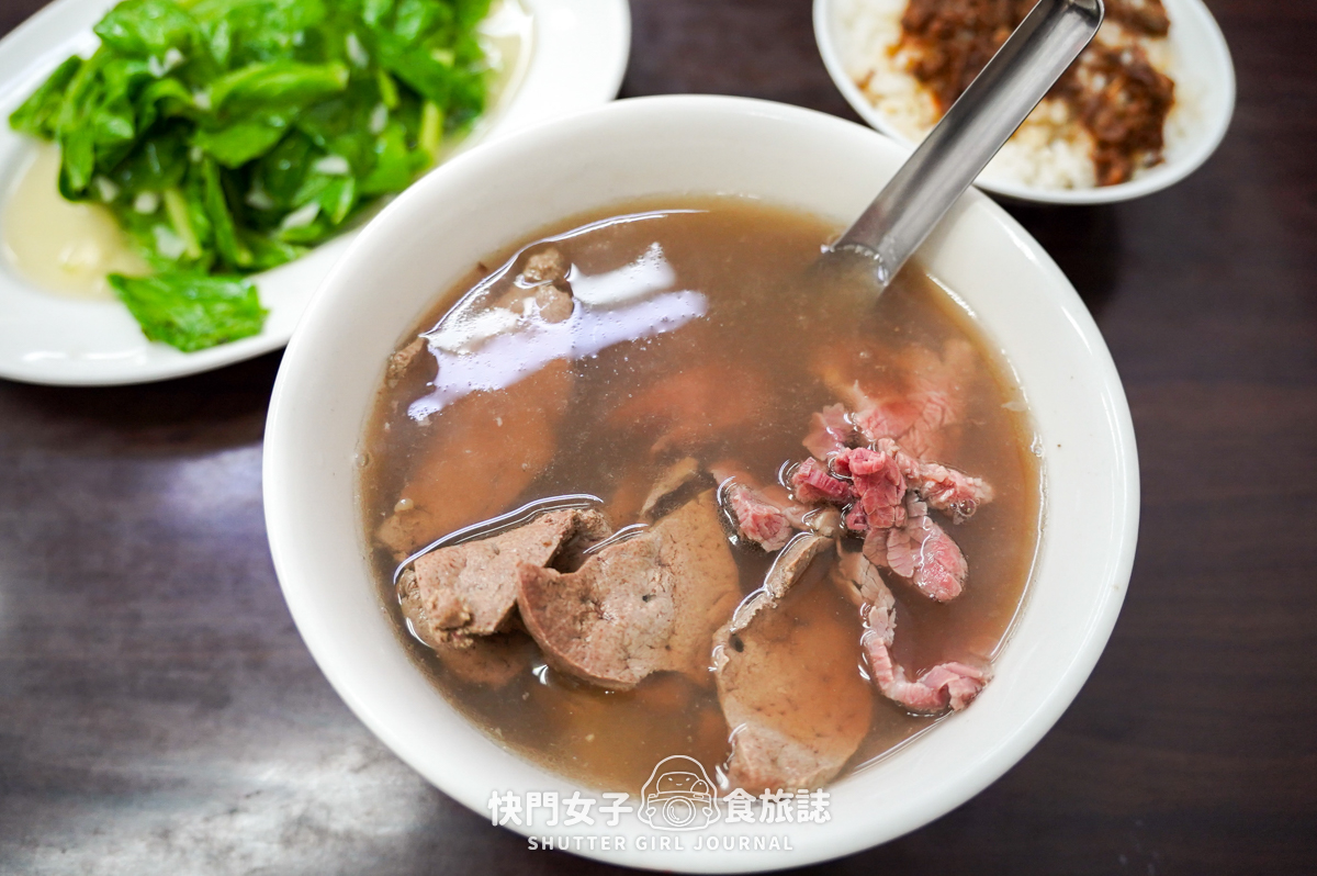 【台南 中西區】阿億牛肉湯 x 綜合牛肉湯 x 軟嫩牛腩配上夠味的牛肝 x 牛肉肉燥飯 - 第13張圖 【台南 中西區】阿億牛肉湯 x 綜合牛肉湯 x 軟嫩牛腩配上夠味的牛肝 x 牛肉肉燥飯