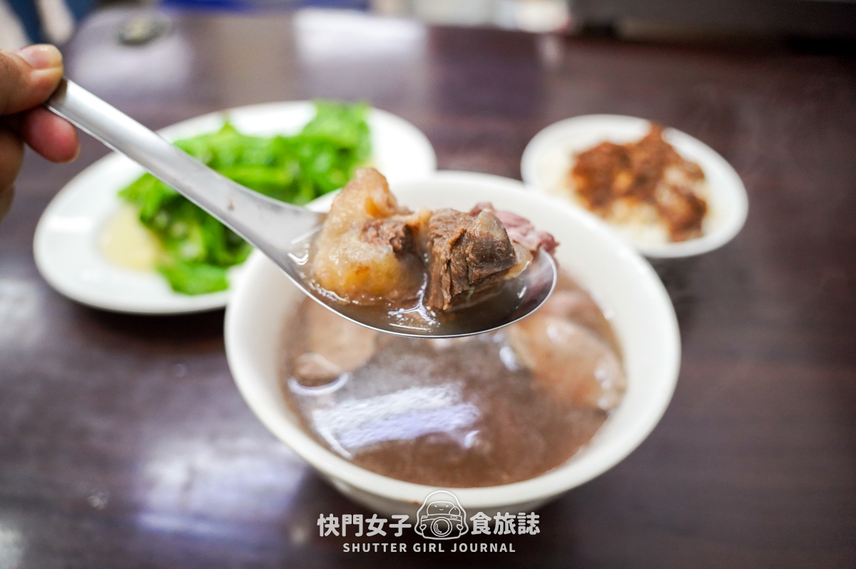 【台南 中西區】阿億牛肉湯 x 綜合牛肉湯 x 軟嫩牛腩配上夠味的牛肝 x 牛肉肉燥飯 - 第17張圖 【台南 中西區】阿億牛肉湯 x 綜合牛肉湯 x 軟嫩牛腩配上夠味的牛肝 x 牛肉肉燥飯