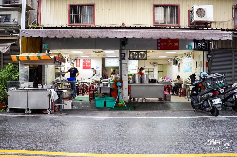 1台南美食大勇街無名鹹粥阿堂鹹粥綜合魚肚粥.jpg