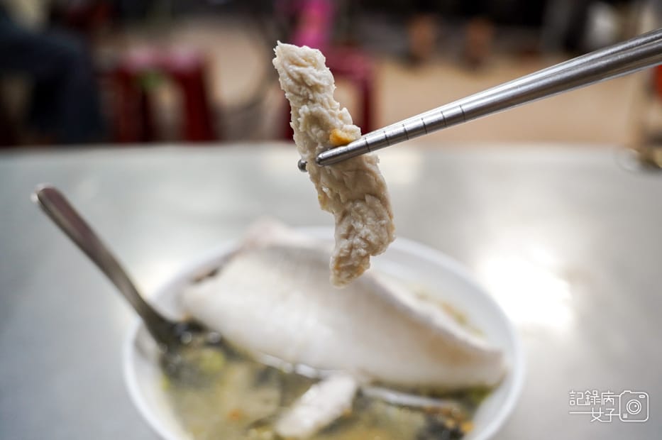 17台南美食大勇街無名鹹粥阿堂鹹粥綜合魚肚粥.jpg