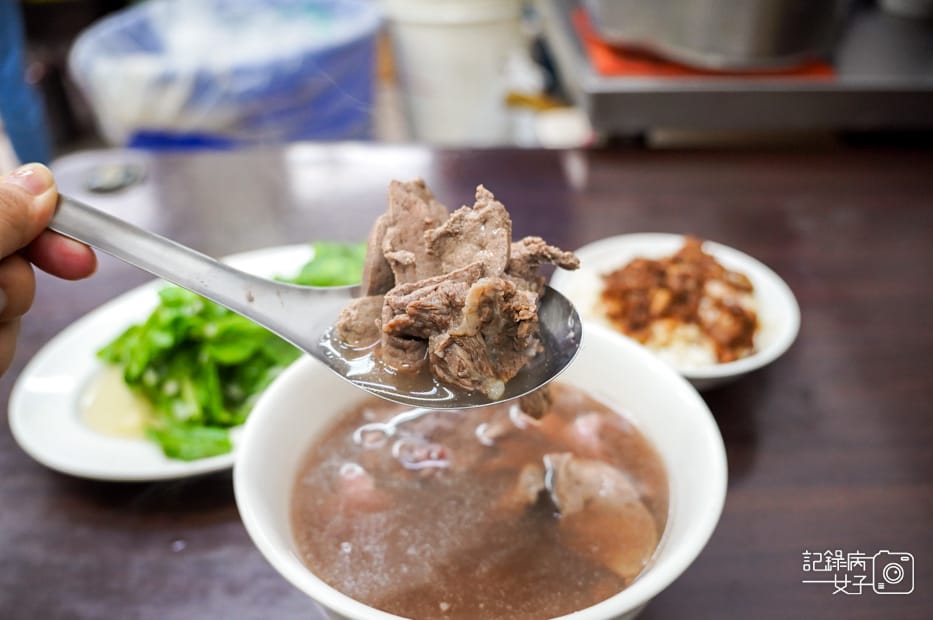 16台南牛肉湯阿億牛肉湯牛腩湯牛肝湯粽合牛肉湯溫體牛.jpg