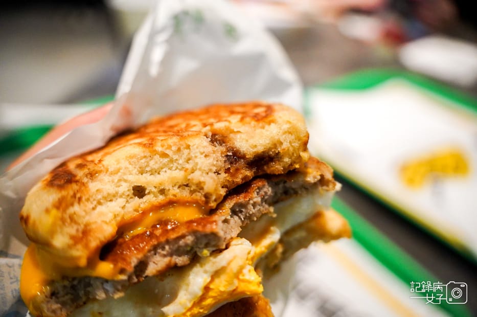 8成田日本麥當勞限定鬆餅漢堡グリドルソーセージエッグヤット.jpg 8成田日本麥當勞限定鬆餅漢堡グリドルソーセージエッグヤット.jpg