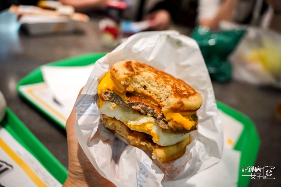 7成田日本麥當勞限定鬆餅漢堡グリドルソーセージエッグヤット.jpg 7成田日本麥當勞限定鬆餅漢堡グリドルソーセージエッグヤット.jpg