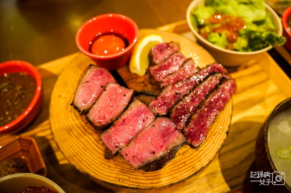 20日本東京新宿燒肉牛舌の檸檬厚切檸檬牛舌A5黑毛和牛鮭魚卵飯.jpg