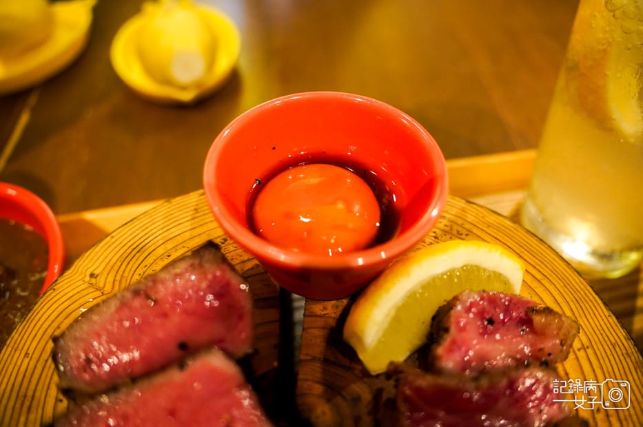 26日本東京新宿燒肉牛舌の檸檬厚切檸檬牛舌A5黑毛和牛鮭魚卵飯.jpg