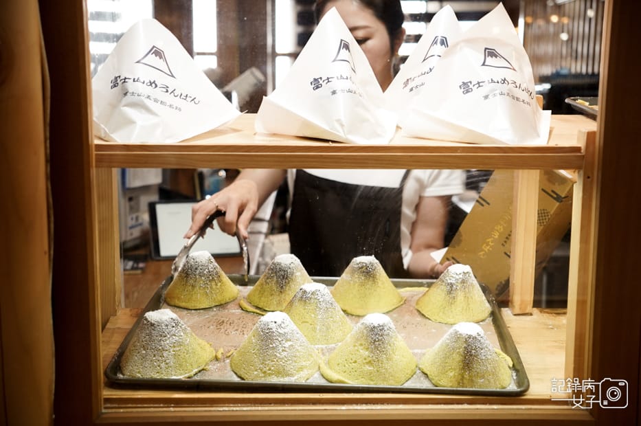 75日本富士山購物紀念品住宿富士山蛋糕.jpg 75日本富士山購物紀念品住宿富士山蛋糕.jpg