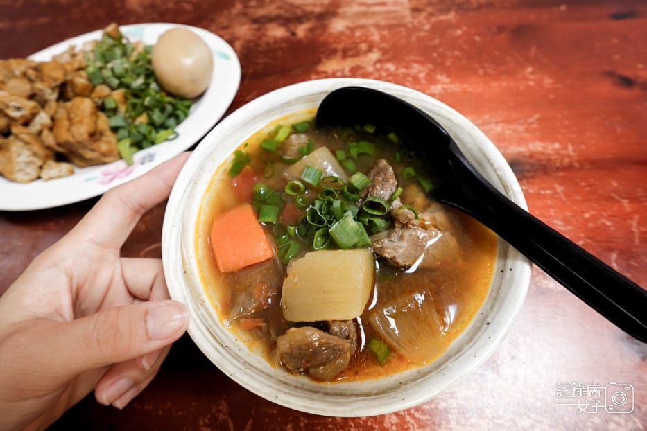 32內湖區通化老師傅牛雜湯番茄牛肉湯炸醬麵.jpg 32內湖區通化老師傅牛雜湯番茄牛肉湯炸醬麵.jpg